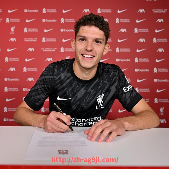 ag9游会-英超球衣图案设计中的花纹元素介绍