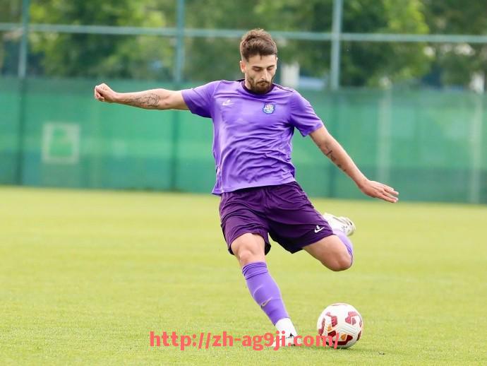 ag9游会-法甲球员表现评估报告：防守与创造力双向能力分析